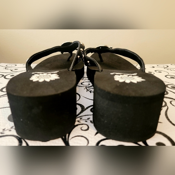 NWOT! RARE Vintage Skull Yellow Box Wedge Flip Flops Sandals Bling Size 9 - Picture 4 of 11